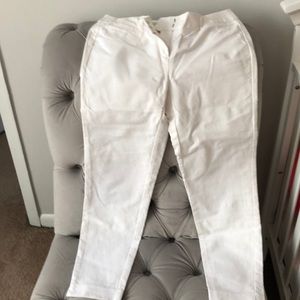 Cute summer pencil style trousers.